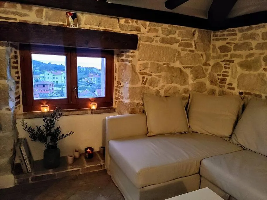 Old Town Rooftop Studio With Ocean View Funtana