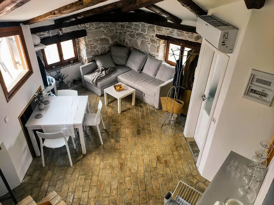 Apartment Old Town Rooftop Studio With Ocean View Funtana Croatia