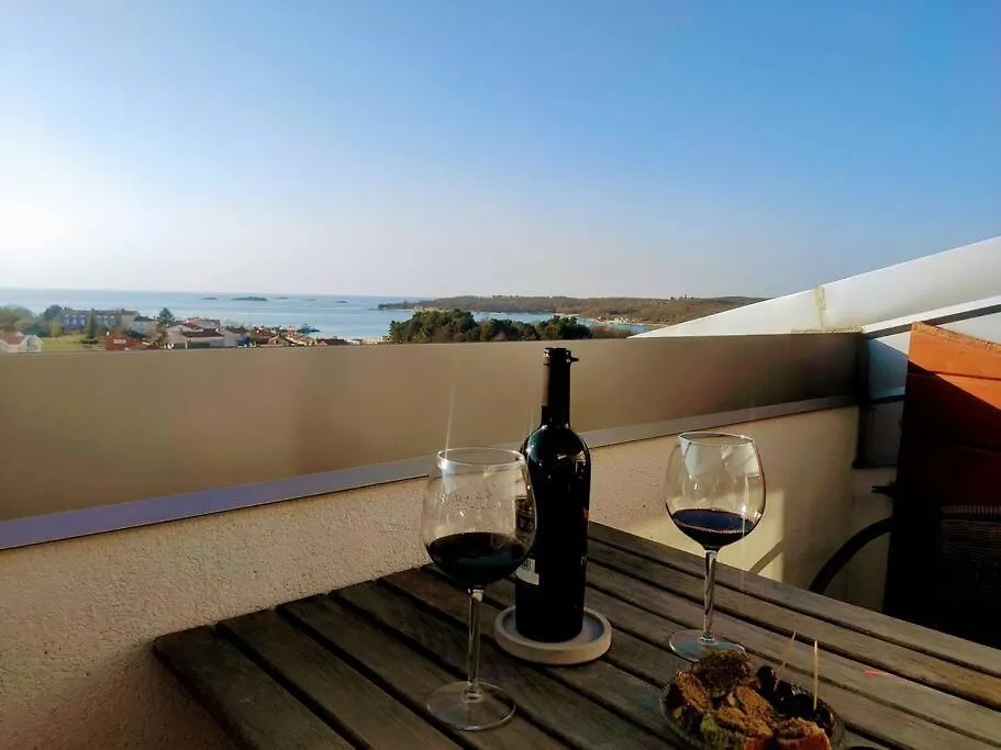 Old Town Rooftop Studio With Ocean View Funtana